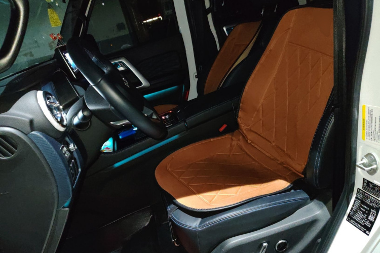 北京越野 北京BJ40 2023款 2.0T 自动四驱城市猎人版侠客型中控内饰19