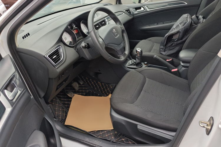 标致308 2014款 乐享版 经典 1.6L 手动优尚型中控内饰19