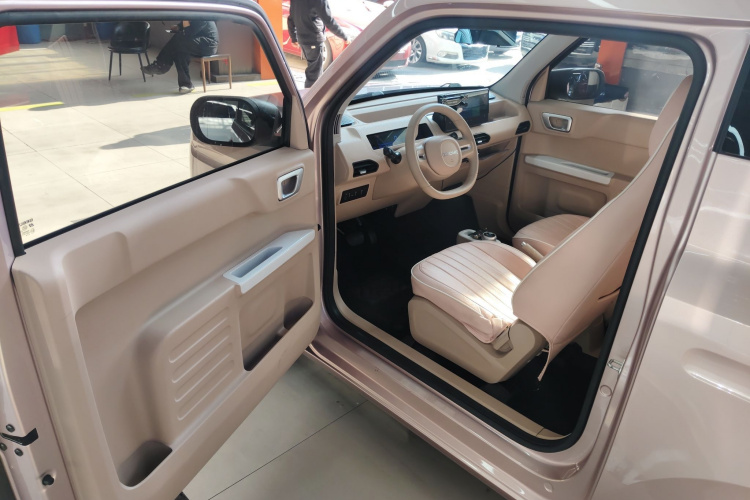 吉利银河 2023款 熊猫mini 200km 耐力熊中控内饰7003