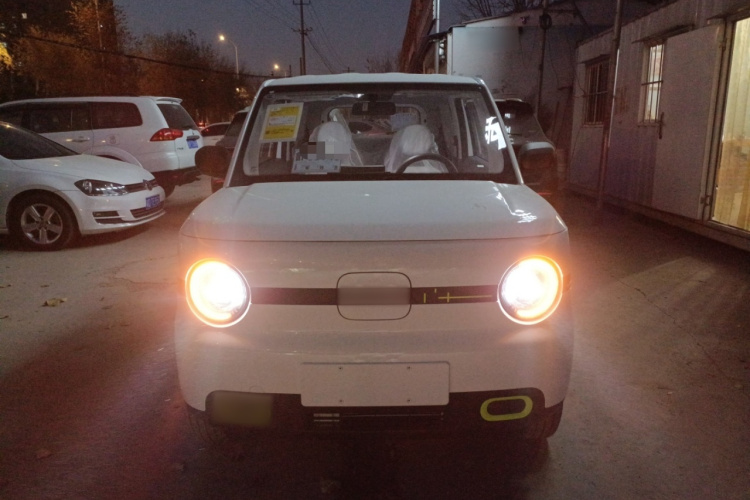 吉利银河 熊猫 2025款 210km 元气熊车身外观2