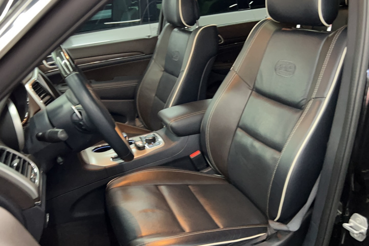 Jeep 大切诺基(进口) 2015款 3.6L 豪华导航版局部细节19