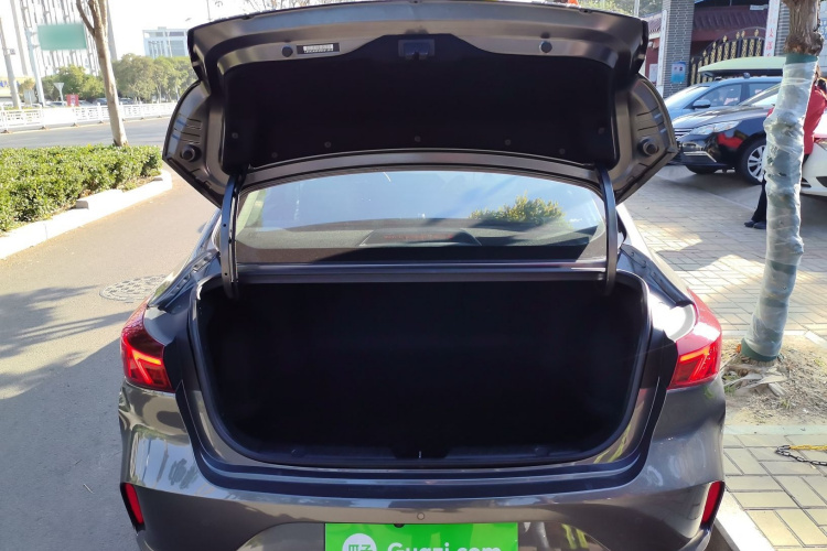 长安 逸动 2021款 PLUS 1.6L GDI 手动精英型机舱底盘23