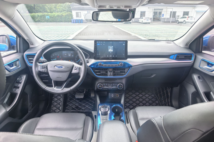 福特 福克斯 2020款 三厢 EcoBoost 180 自动锋耀型中控内饰7003