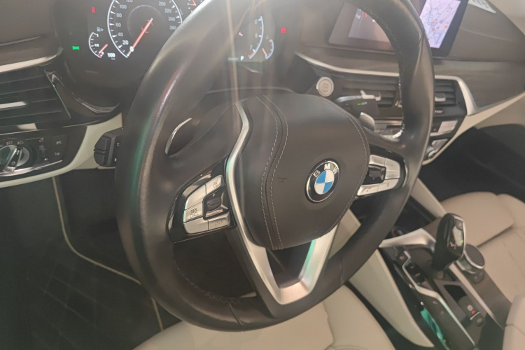 宝马5系 2019款 改款 530Li 尊享型 豪华套装局部细节13