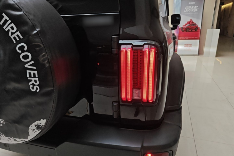 坦克300 2021款 越野版 2.0T 征服者车身外观6006