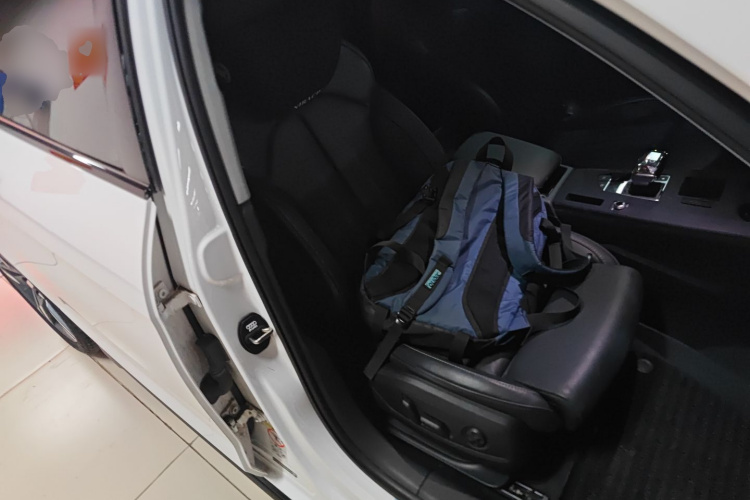 奥迪A4L 2022款 40 TFSI 豪华动感型局部细节41