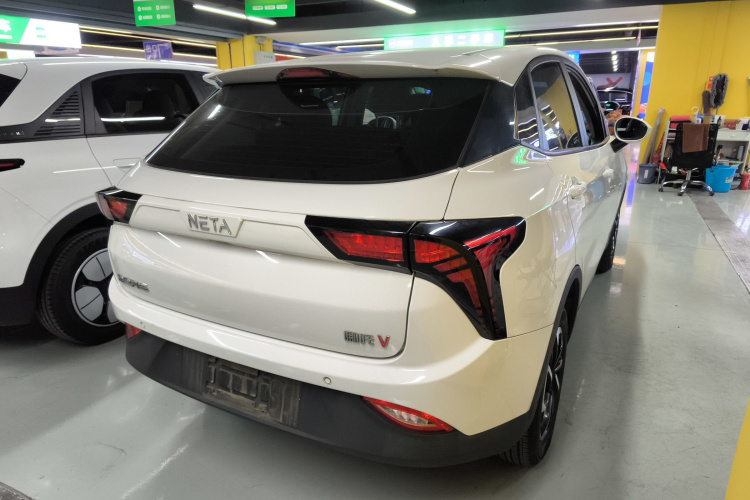 哪吒汽车 哪吒V 2021款 长续航娱乐版升级型车身外观6005