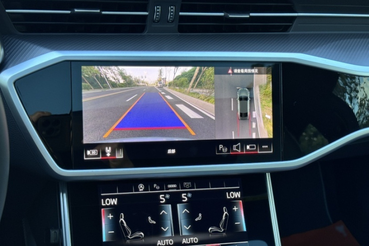 奥迪A7L 2024款 45 TFSI quattro RS 套件竞速版中控内饰7012