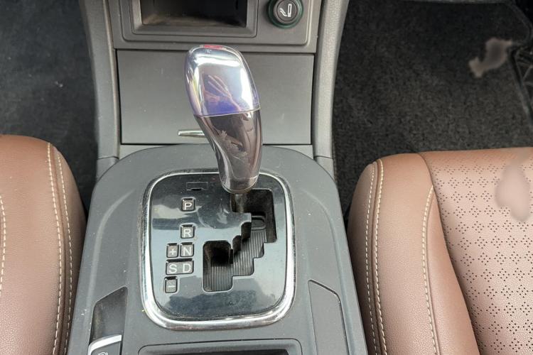 比亚迪S7 2015款 2.0T 升级版 自动尊贵型中控内饰18