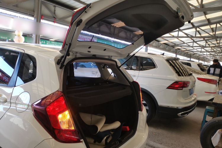 本田 飞度 2020款 1.5L CVT舒适版机舱底盘23