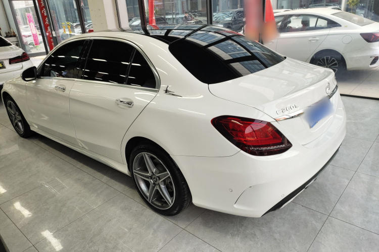 奔驰C级 2019款 改款 C 260 L 4MATIC 运动版车身外观4