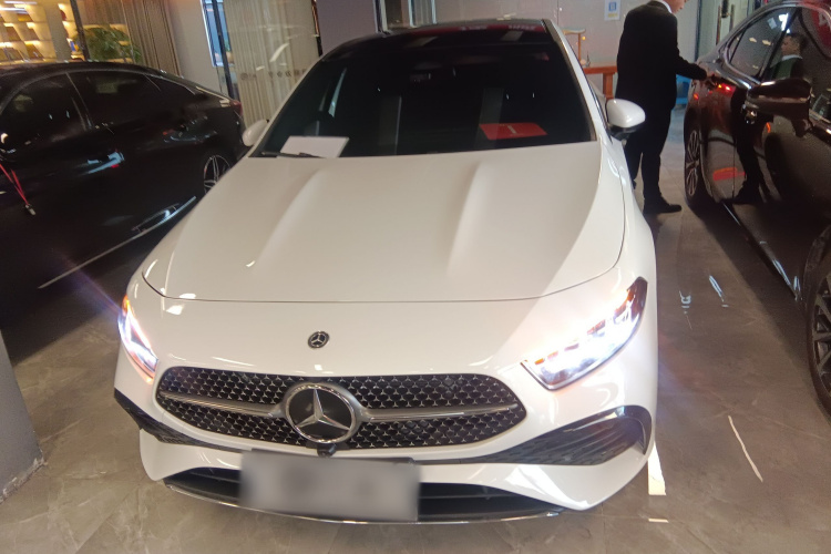 奔驰A级 2024款 改款 A 200 L 时尚型车身外观2