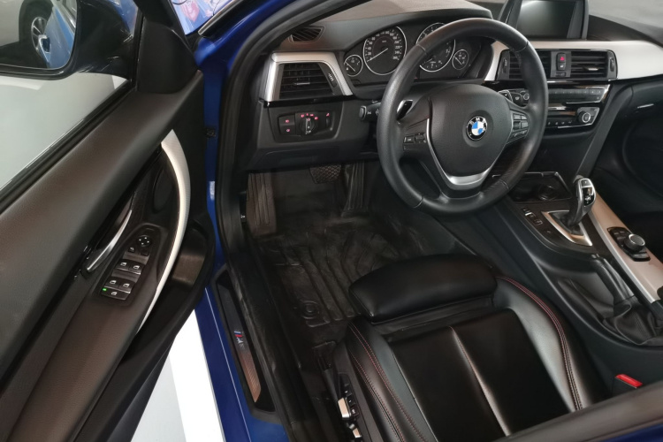 宝马3系 2017款 320i M运动型中控内饰20