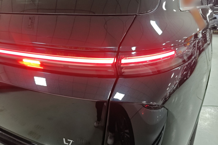 理想汽车 理想L7 2023款 Air车身外观9