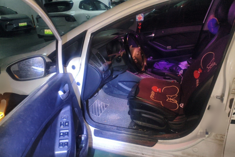 起亚K3 2015款 1.6L 自动GLS中控内饰7003