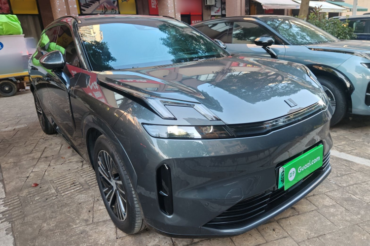 领克08 EM-P 2023款 120km 长续航Halo车身外观3