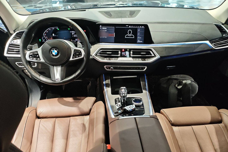 宝马X5(进口) 2021款 改款 xDrive40i 尊享型 M运动套装中控内饰12