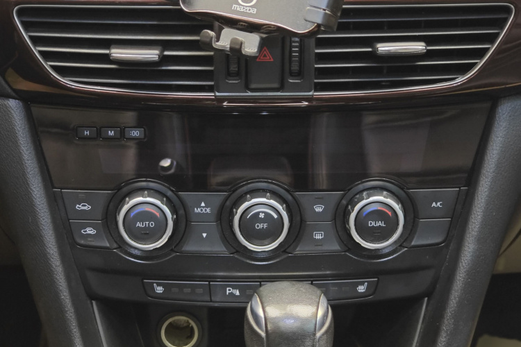 马自达 阿特兹 2015款 2.0L 蓝天尊贵版中控内饰7009