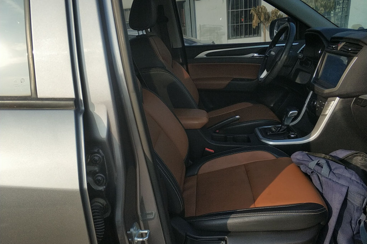 上汽大通MAXUS 大通T70 2021款 2.0T柴油自动四驱精英版长箱高底盘局部细节41