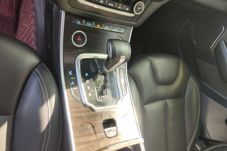 陆风X7 2016款 2.0T 全景尊贵版局部细节18