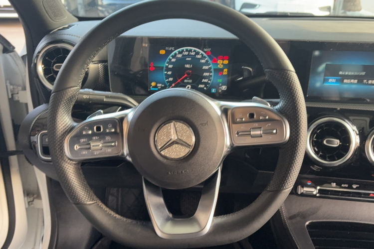 奔驰A级 2019款 A 180 L 运动轿车局部细节13