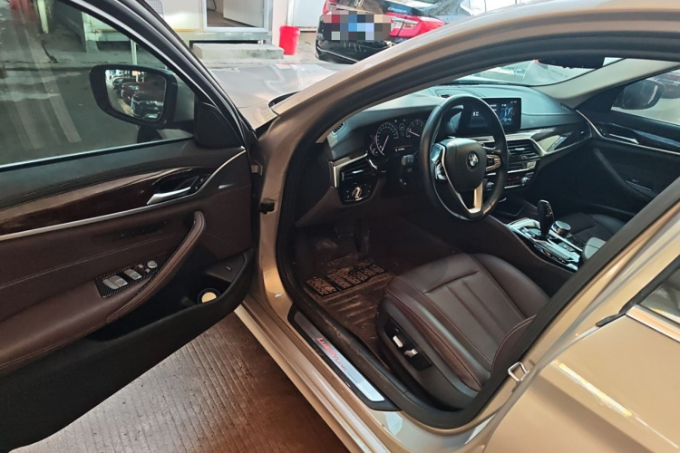 宝马5系 2018款 525Li 豪华套装中控内饰7003