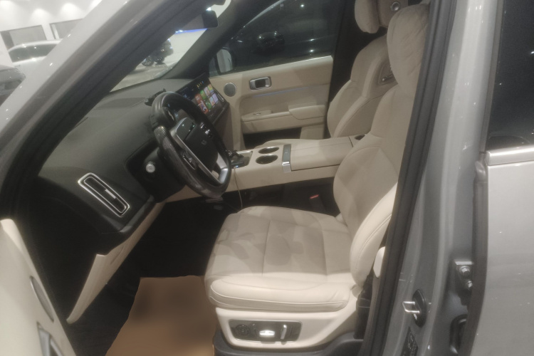 理想汽车 理想L9 2022款 Max中控内饰19