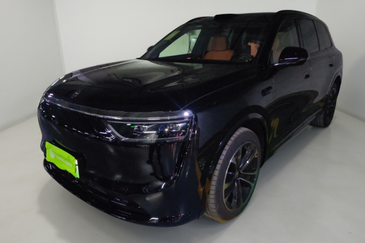 鸿蒙智行 问界M8 2025款 增程 Max+版 53.4kWh 6座版车身外观1