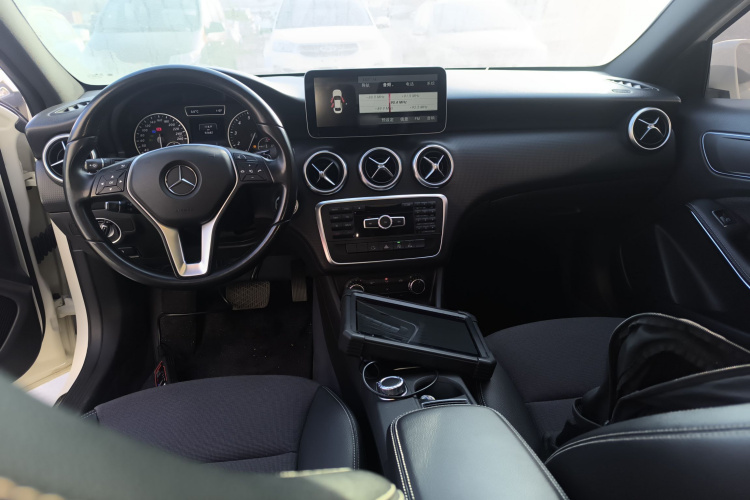 奔驰A级(进口) 2015款 A 180中控内饰12