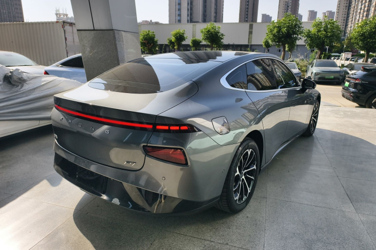 小鹏P7 2022款 625E车身外观7