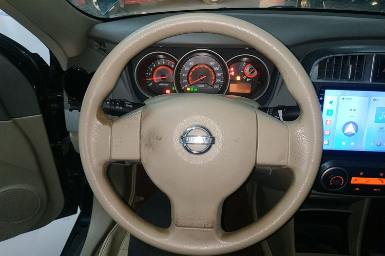 日产 轩逸 2012款 经典 1.6XE 手动舒适版中控内饰13