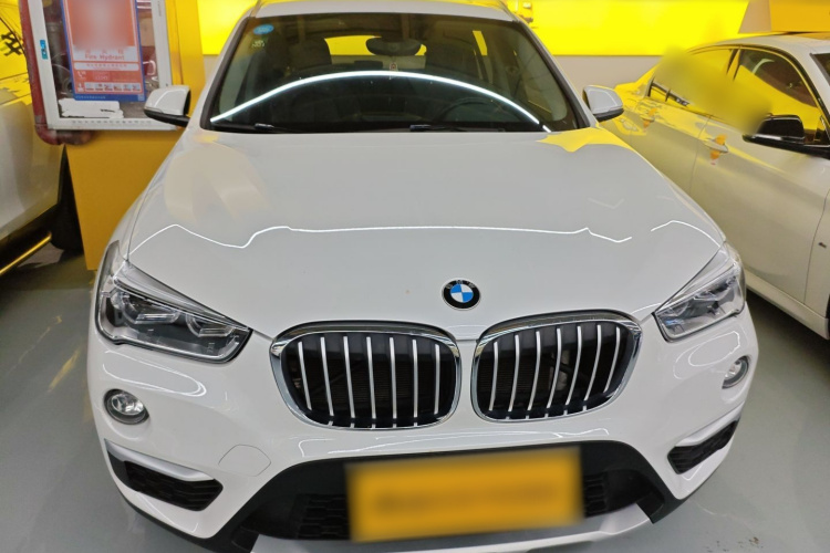 宝马X1 2019款 xDrive20Li 尊享型车身外观2