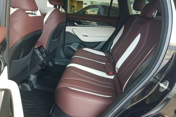 吉利汽车 星越L 2024款 2.0TD 高功自动两驱天际版中控内饰7004