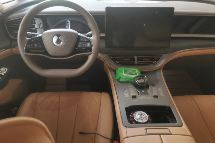 腾势D9 2022款 DM-i 970 四驱尊荣型中控内饰7002