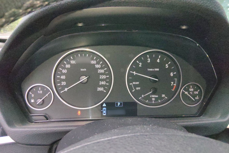 宝马3系 2017款 318i 时尚型局部细节14