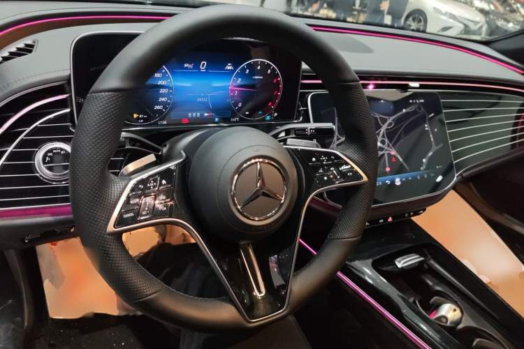 奔驰E级 2024款 E 260 L中控内饰12