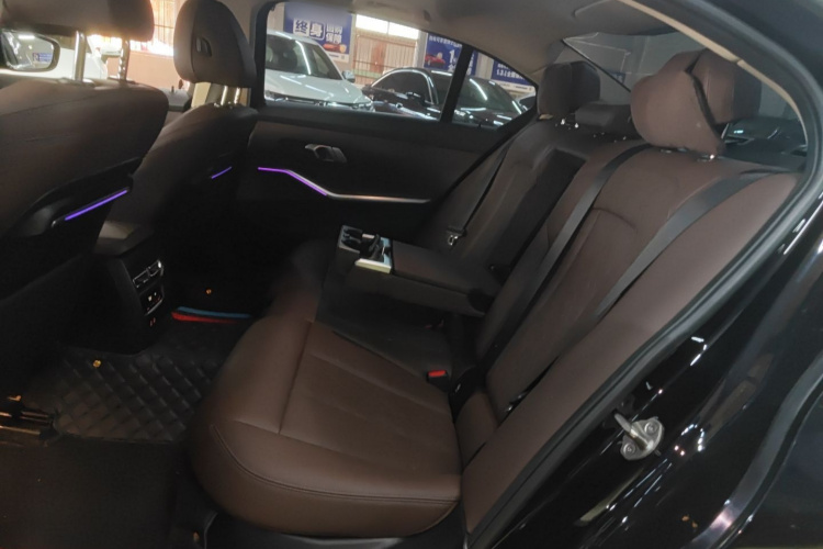 宝马3系 2022款 325Li M运动套装中控内饰7004