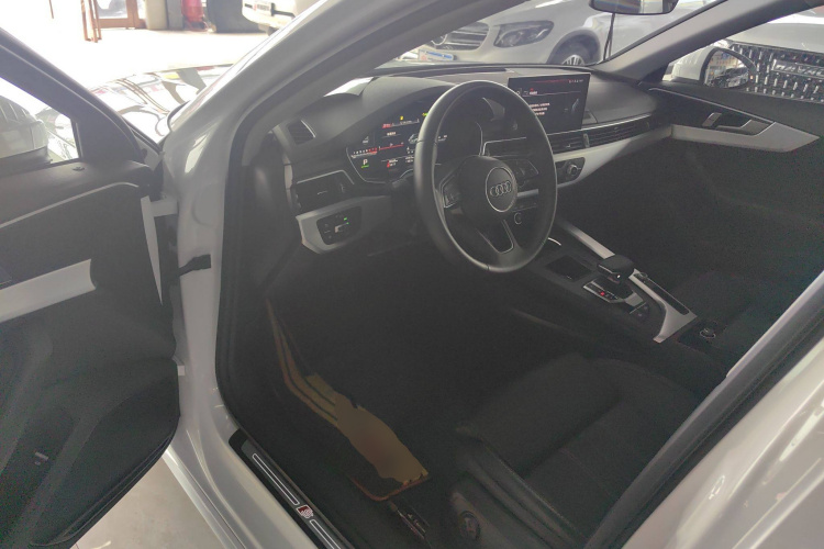 奥迪A4L 2024款 40 TFSI 时尚动感型中控内饰20