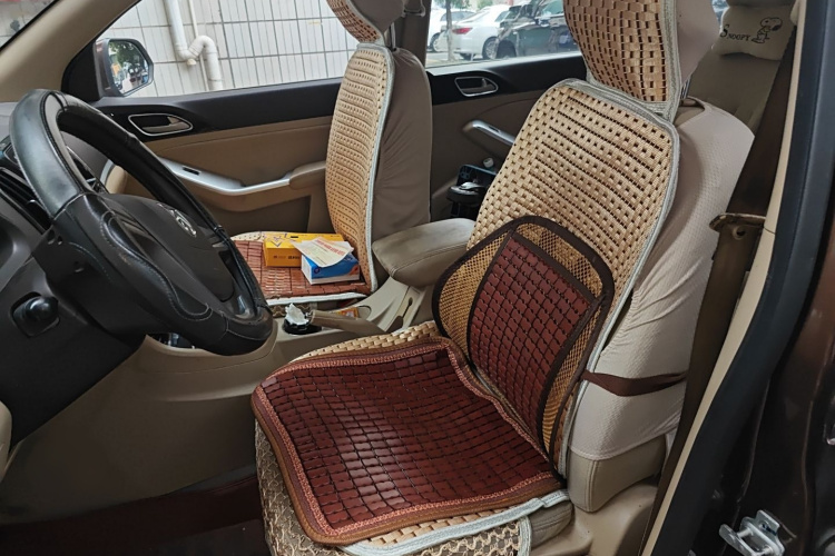 宝骏730 2014款 1.5L 手动标准型 7座局部细节19