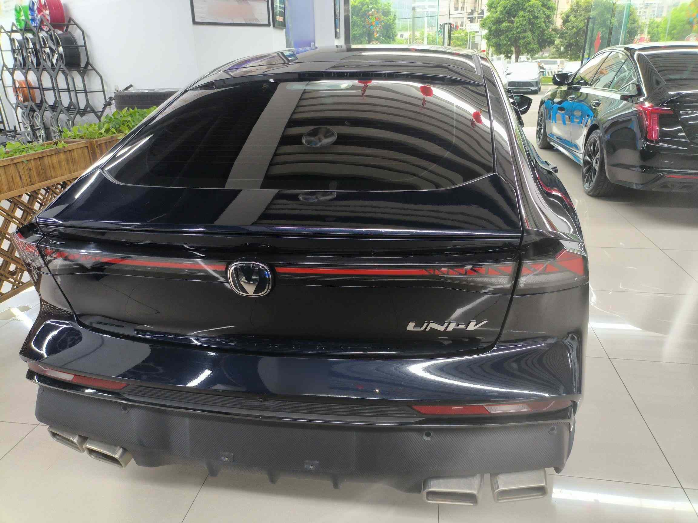 长安UNI-V 2024款 1.5T 尊贵运动型(3)