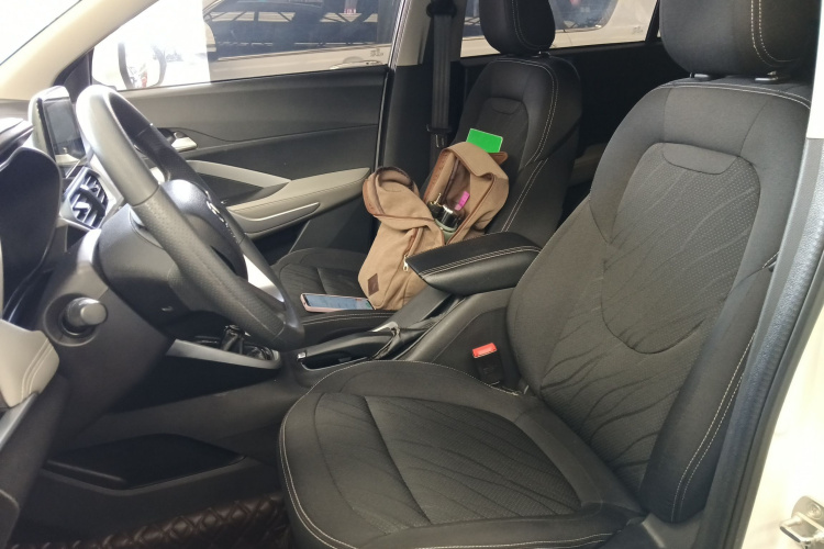 宝骏510 2019款 1.5L 手动乐享型73kW 国VI中控内饰19