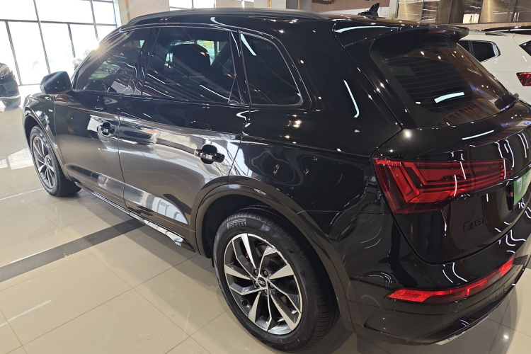 奥迪Q5L 2024款 40 TFSI 豪华动感型车身外观4