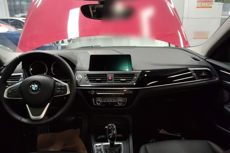 宝马1系 2020款 120i 时尚型中控内饰12