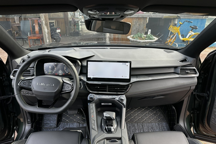 领克06 EM-P 2023款 1.5T Remix PHEV Pro中控内饰7003