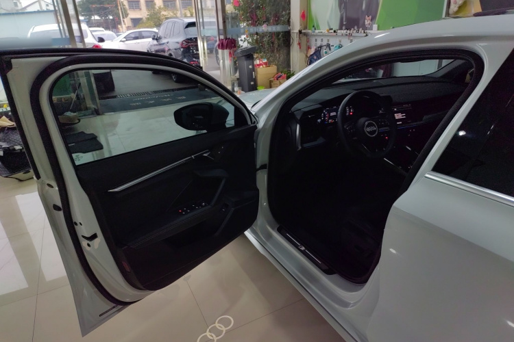 奥迪A3 2024款 A3L Limousine 35 TFSI 时尚运动型中控内饰20