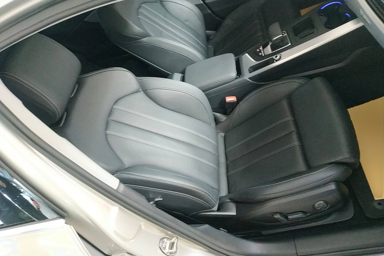 奥迪A4L 2020款 40 TFSI quattro 豪华动感型局部细节41