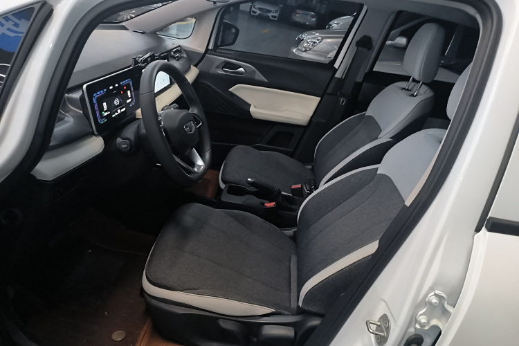 吉利几何E萤火虫 2024款 301km 流光中控内饰19