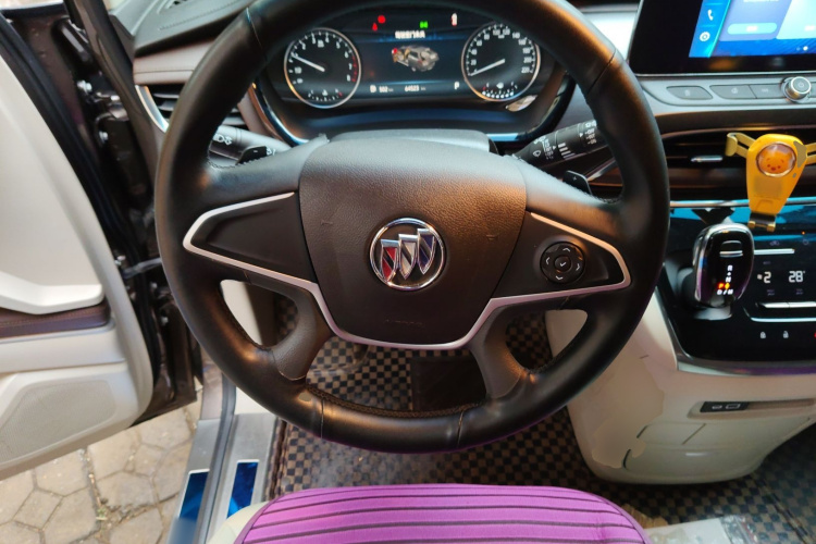 别克GL8 2023款 陆上公务舱 舒适型中控内饰13