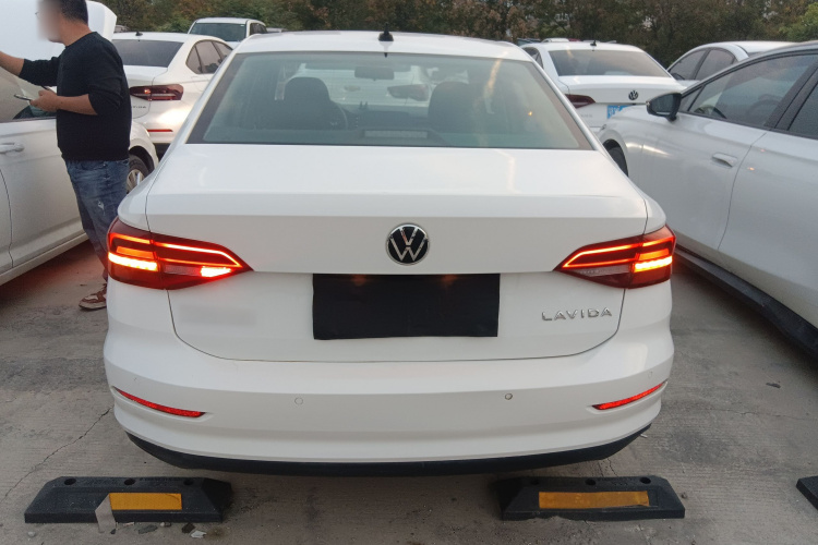 大众 朗逸 2022款 1.5L 自动风尚版车身外观6