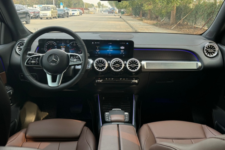 奔驰GLB 2023款 GLB 220 动感型中控内饰7007